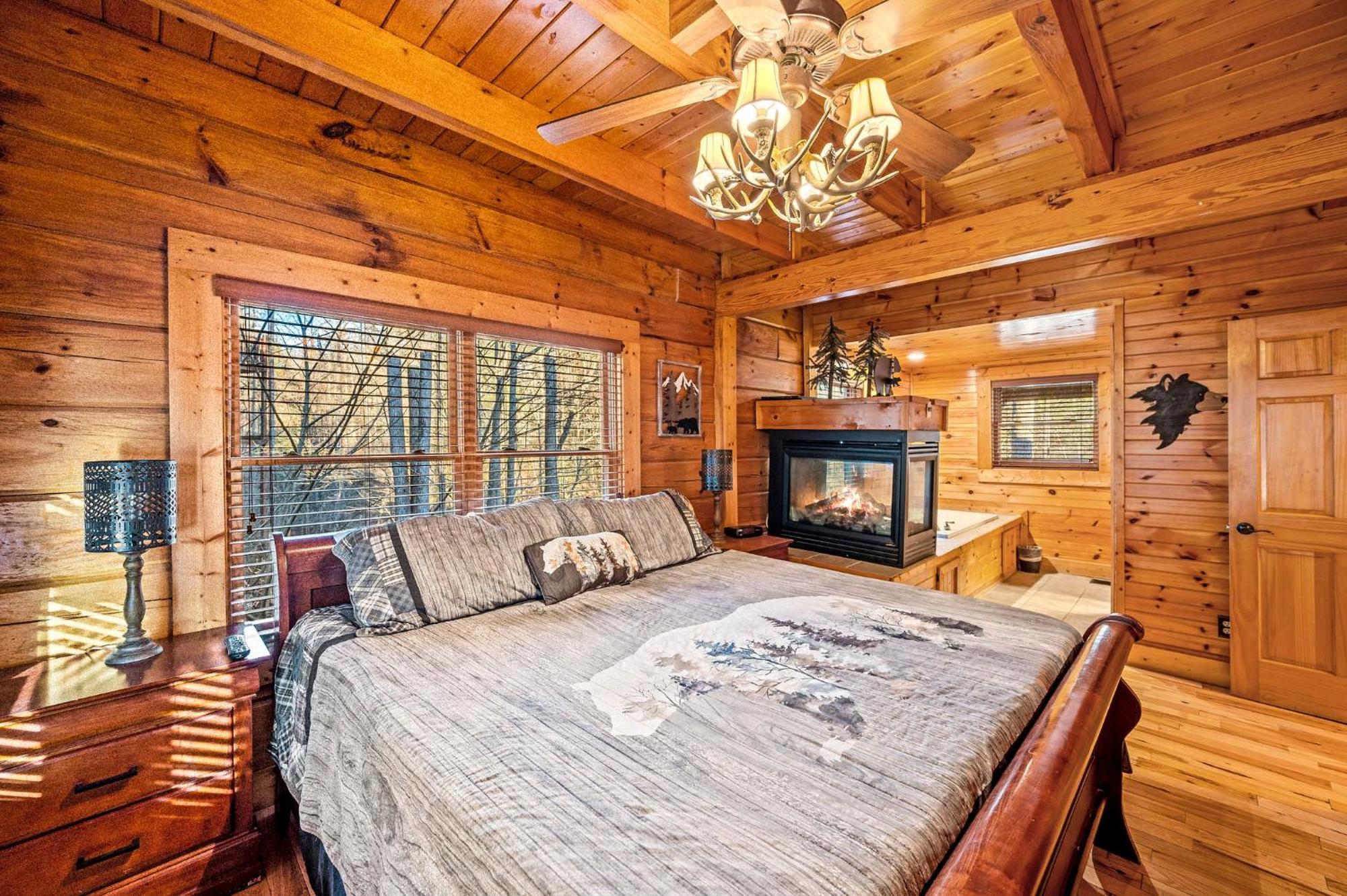 Mountain Laurel Holiday Home Гатлинбург Экстерьер фото